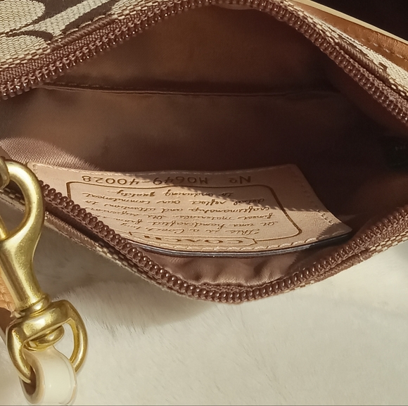 Vintage Coach Signature Stripe Wristlet - Picture 7 of 9